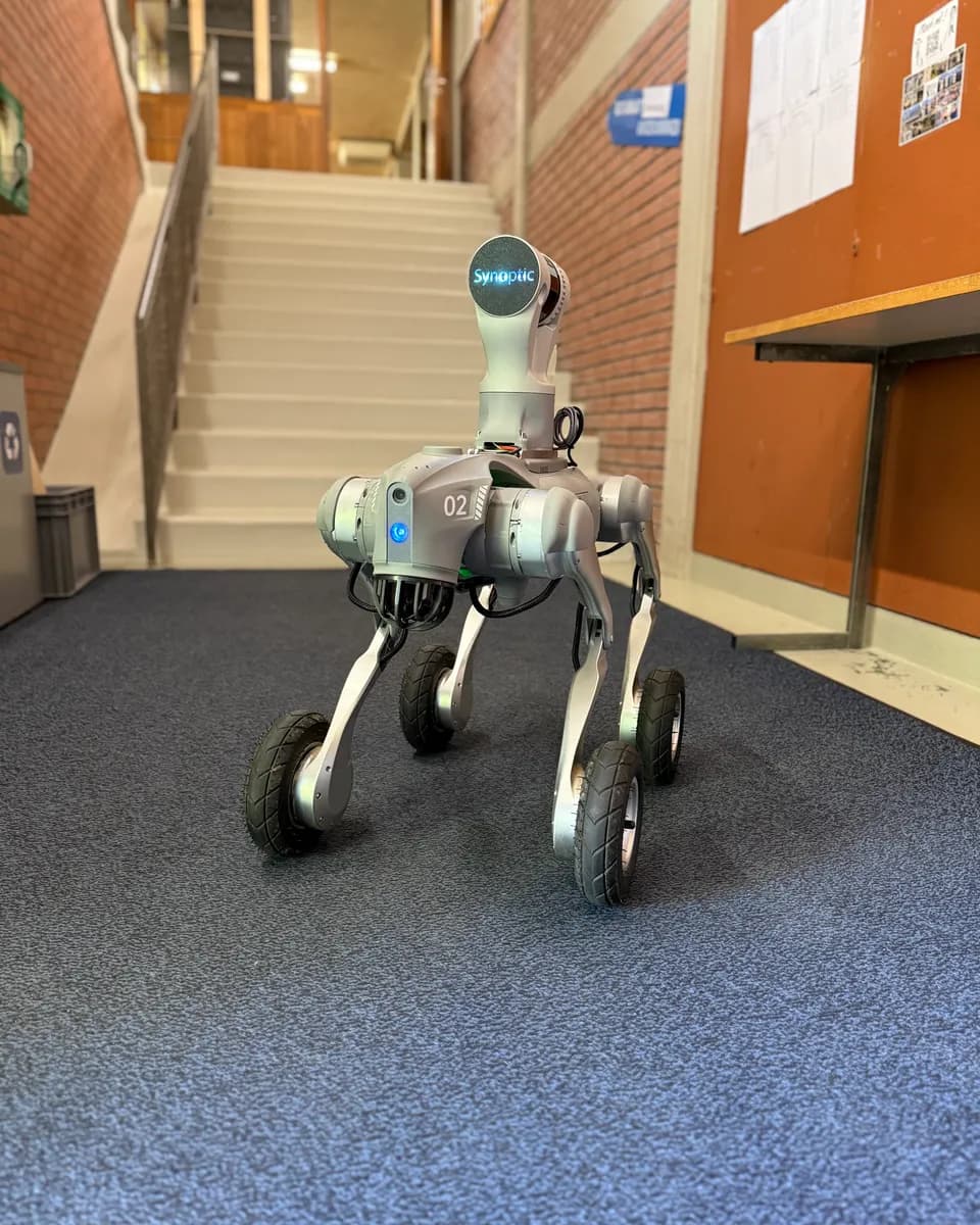 Der Scanroboter von Synoptic in einem Treppenhaus